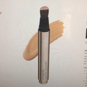 Touché Veloutte highlighting concealer by Terry